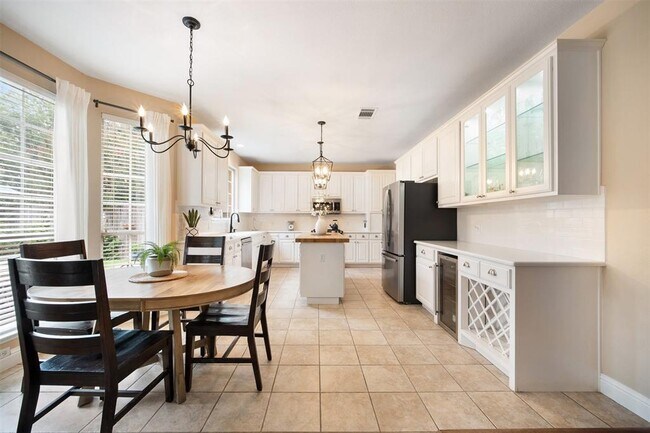 Building Photo - 1215 Boerne Dr