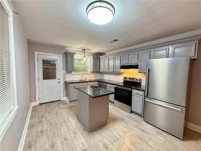 Building Photo - 1385 Cherokee Ave