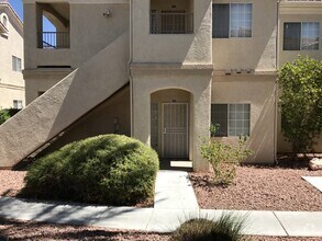 Building Photo - FANTASTIC GATED CONDO IN NW  WITH DETACHED...