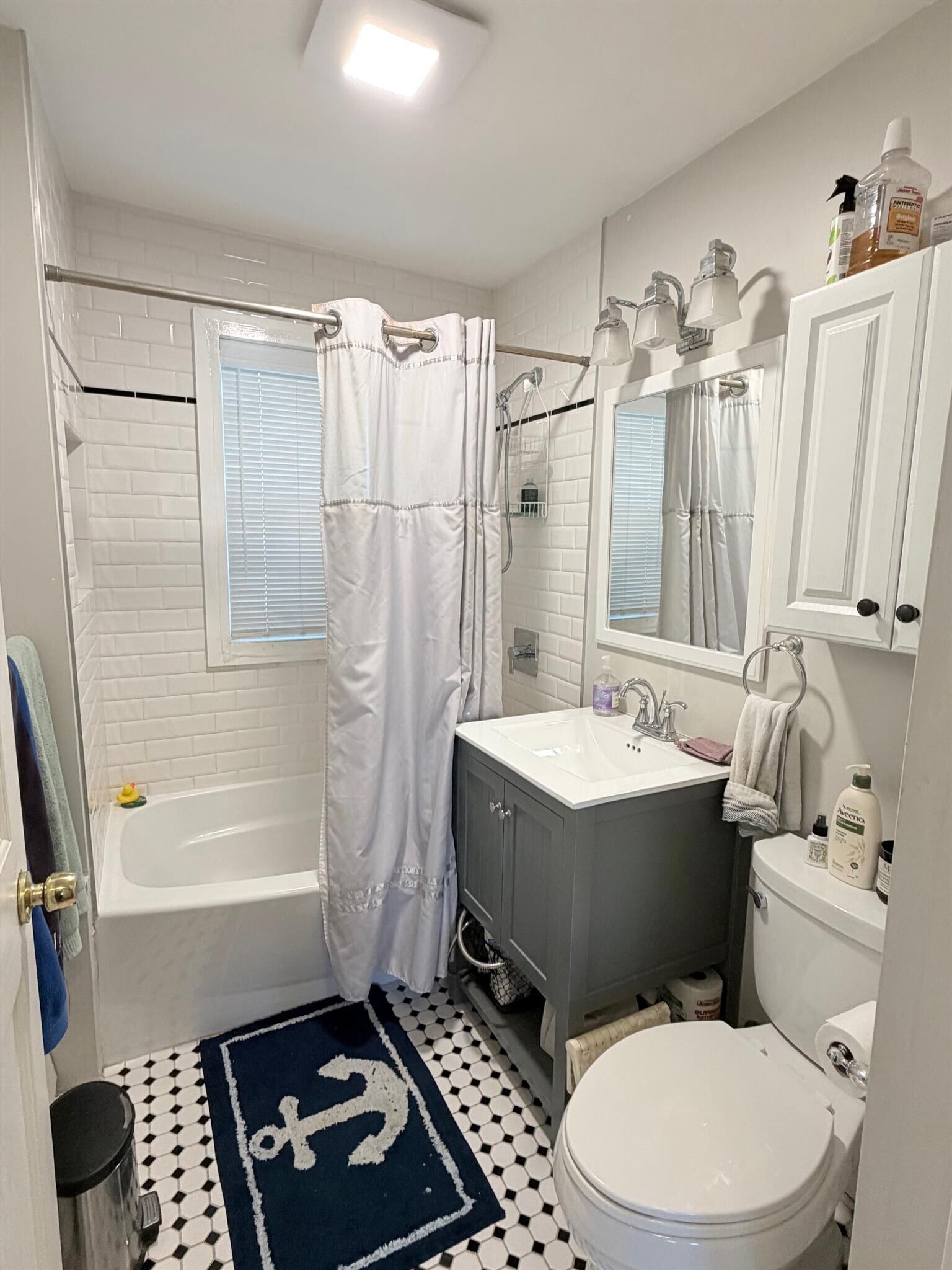 Building Photo - 521 Main St