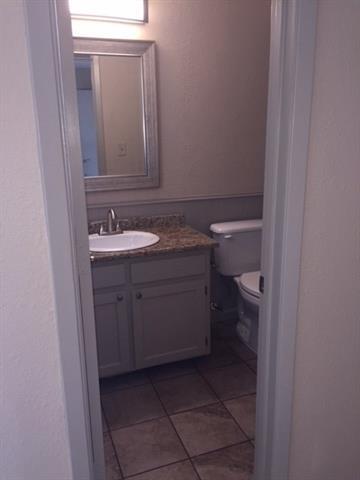 Building Photo - 10101 Camelot Dr