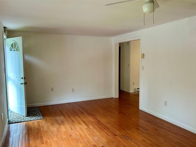 Building Photo - 15 Quogue Rd
