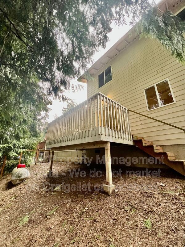Building Photo - 450 W Alder Dr
