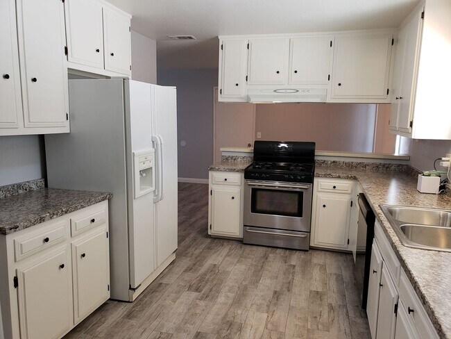 Building Photo - Single Family Residence Located on The Mesa