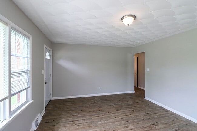 Building Photo - Newly updated 3 bedroom and 1 bathroom Ranch home in PRP