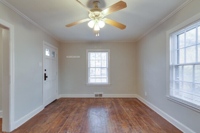 Building Photo - 950 Parkhaven Ln