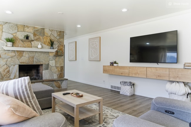 Building Photo - 4787 N Canyon Rd