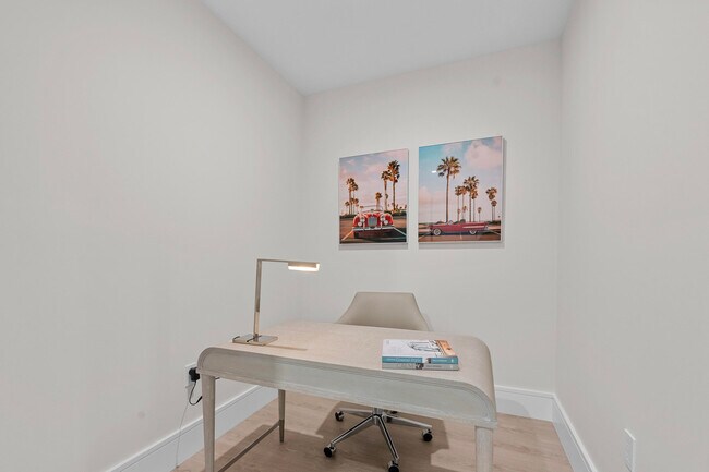 Building Photo - 220 Lake Shore Dr