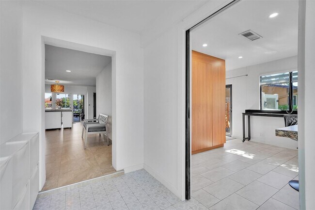 Building Photo - 1736 NW 38th St