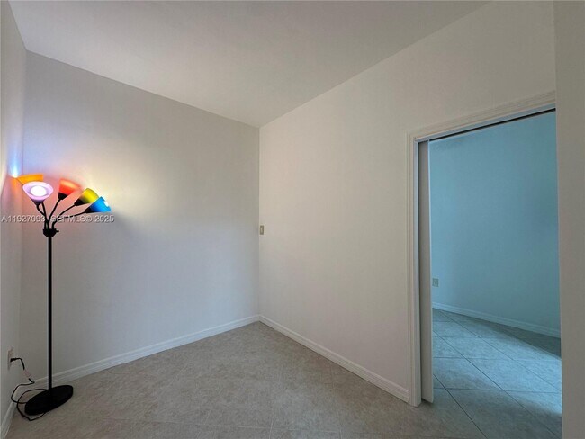 Building Photo - 1540 Euclid Ave