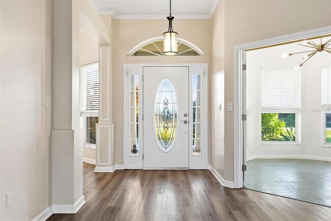 Building Photo - 7 Deerwood St