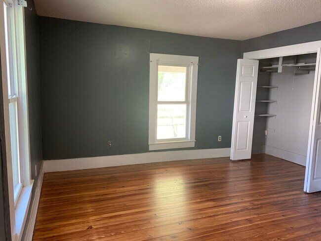 Building Photo - A quaint three bedroom one bath single family house in Five Points
