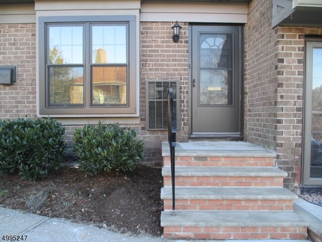 Primary Photo - 181 Long Hill Rd