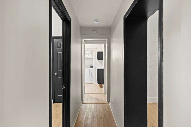 Building Photo - For Rent: Spacious 4 Bedroom Home in South...