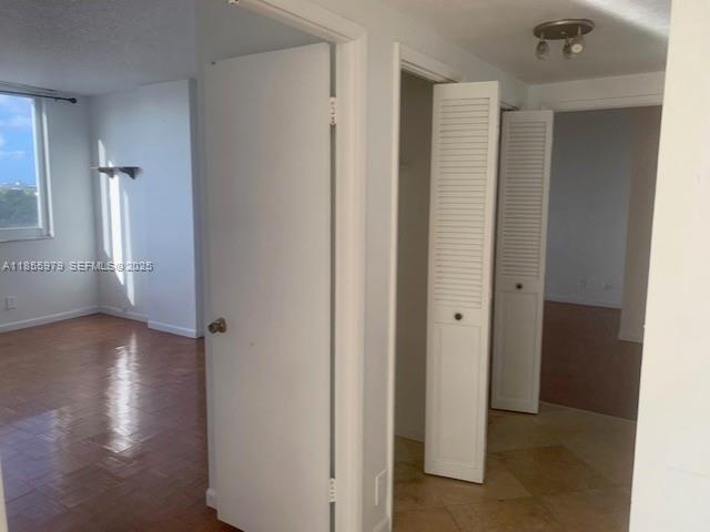 Building Photo - 4200 Hillcrest Dr