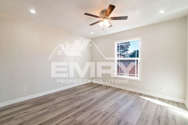 Building Photo - Available for rent in Lynwood 2 Bed 2 Bath...