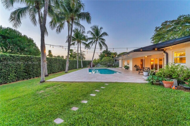 Building Photo - 12600 SW 70th Ave
