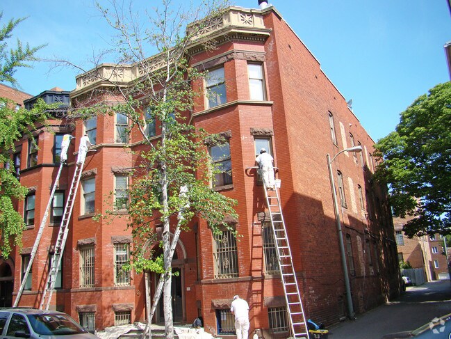 Building Photo - 1615 Swann