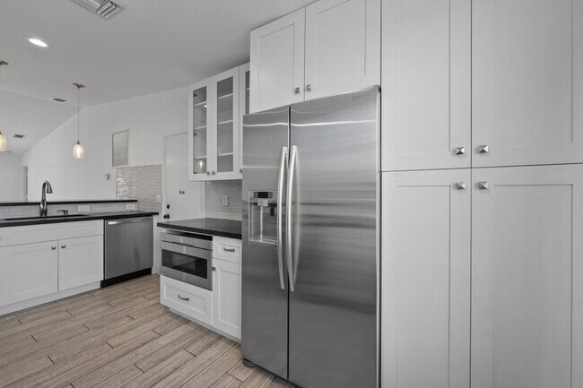 Building Photo - 3800 Miramontes Cir