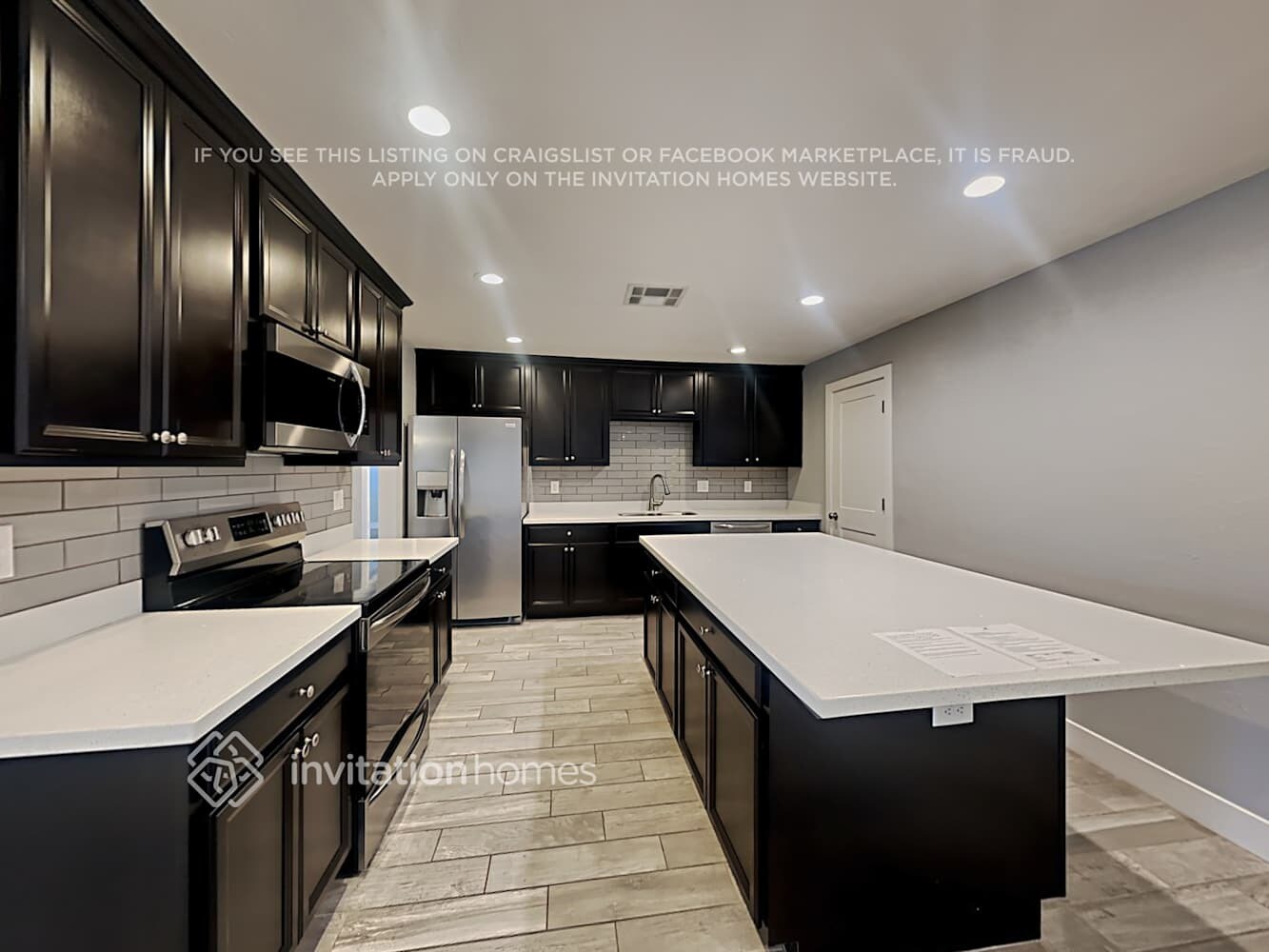Building Photo - 1016 S Siesta Ln