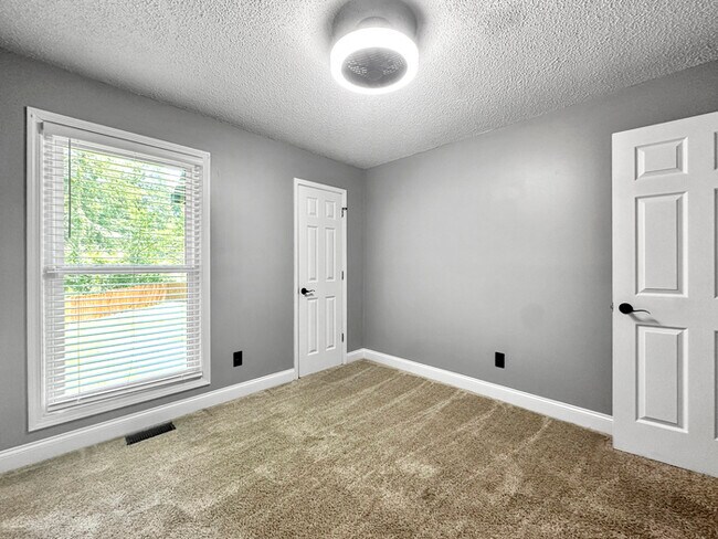 Building Photo - Beautiful 4-Bedroom Home with Modern Ameni...