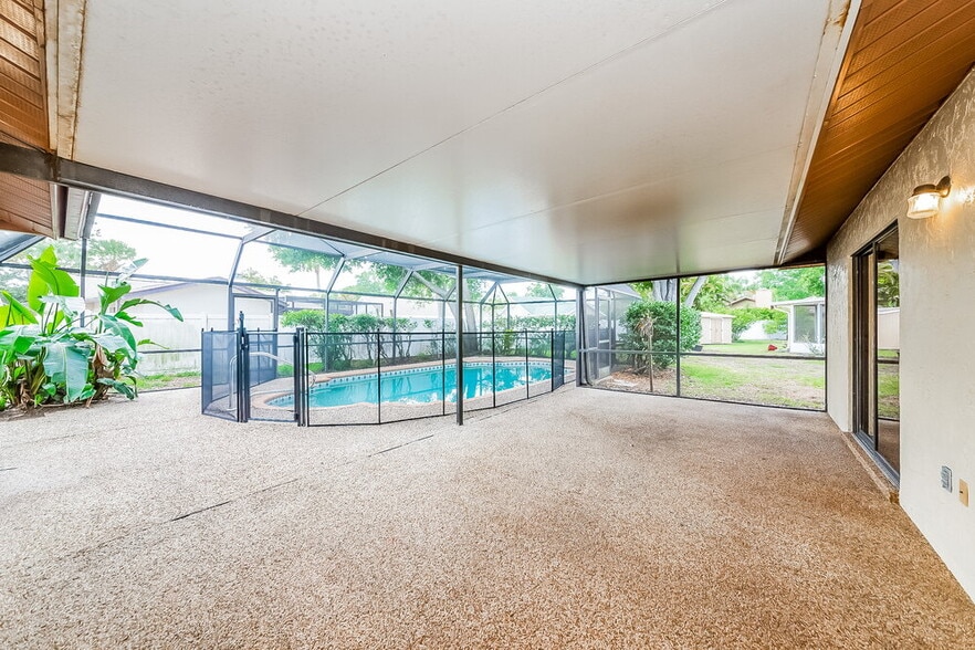 Building Photo - 4725 Country Oaks Blvd