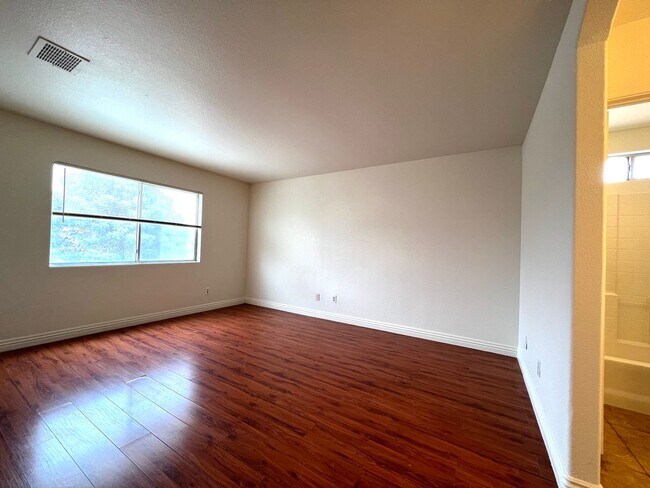 Building Photo - 4548 Aviation St