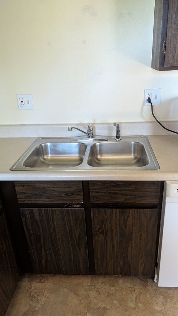 Building Photo - Bright & Spacious 2 Bed with Balcony in Prime Location