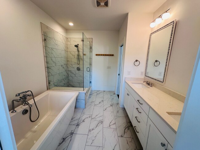 Building Photo - 2820 Hillside Springs Dr