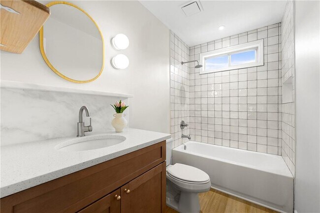 Building Photo - 1414 Justin Dr