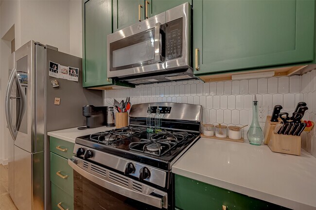 Building Photo - 8911 Knoll Villas St