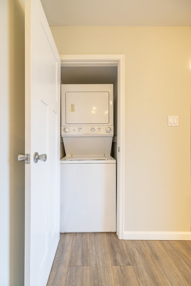 Building Photo - 2750 Holly Hall St