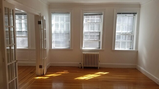 Building Photo - 77 Martin St