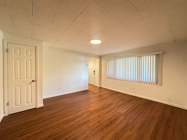 Interior Photo - 1818 West 8th