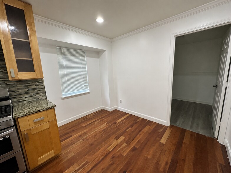 Building Photo - 3305 Newcastle Way SW
