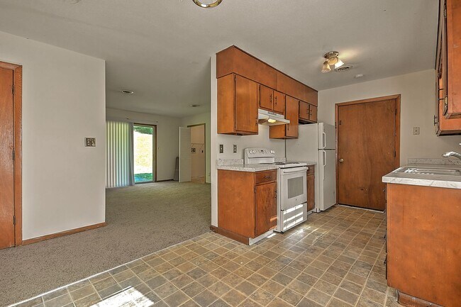 Building Photo - 2810 Antioch Rd