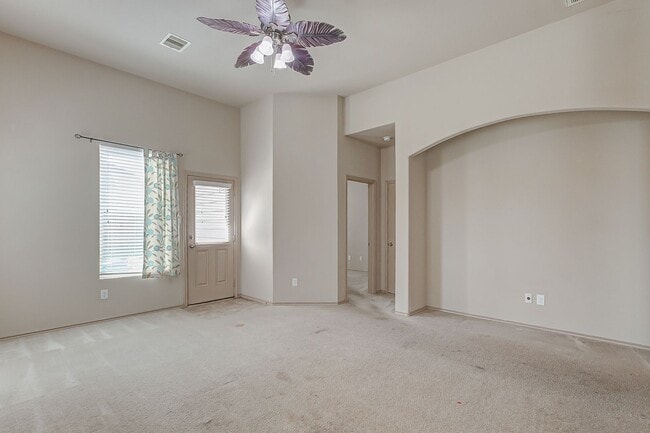 Building Photo - Ready to move in!