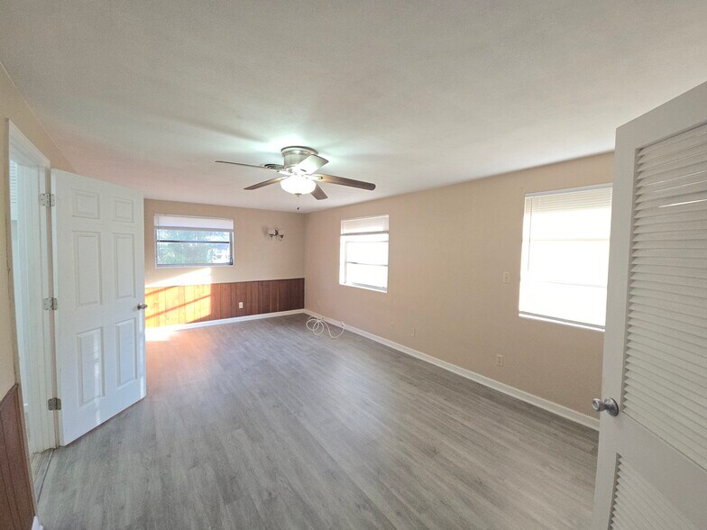 Building Photo - 714 E Crawford St