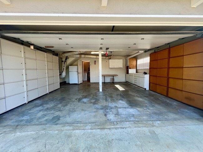 Building Photo - 1122 Viscaino Ave
