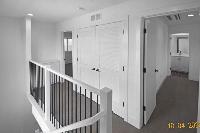 Building Photo - LuxurSmart Townhome with Solar | 3 Bed | 3.5 Bath | Built in 2021 | Walk to Sprouts/Dining