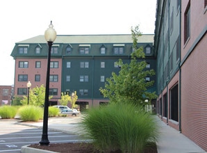 Building Photo - Brookview Commons East - Great Downtown Living