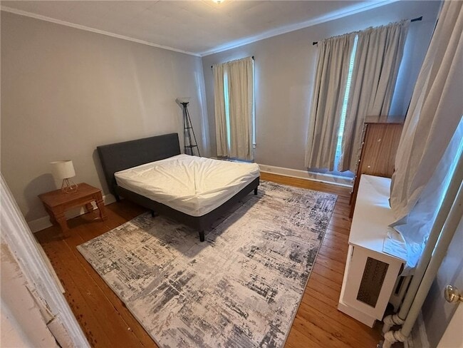 Building Photo - 33 Ann St