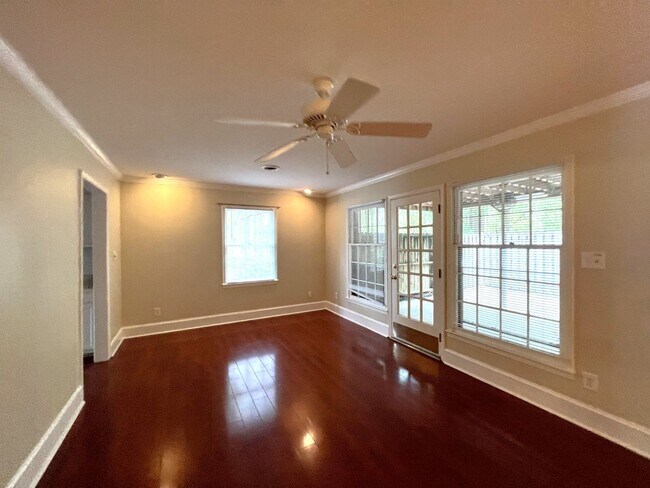 Building Photo - RENT SPECIAL! Just painted, modern gray! Charming end unit town home in Stones Throw. Walking dis...