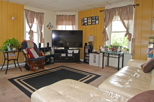 Building Photo - 4 Unit Investment: 165 Gordon St