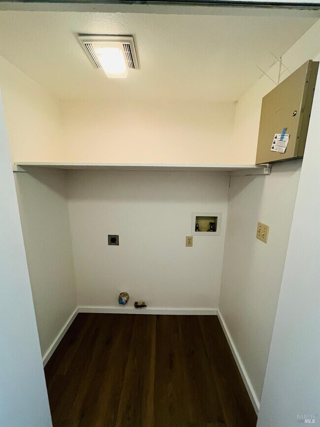 Building Photo - 111 Thresher Dr