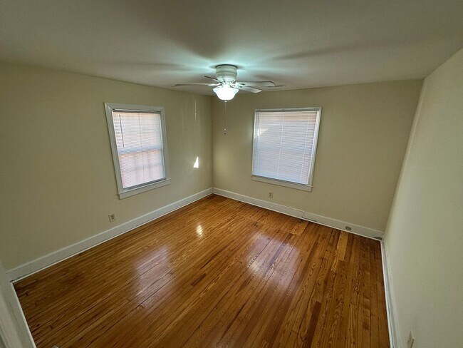 Building Photo - Cozy 2 bedroom