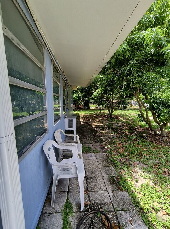 Building Photo - Spacious 3-Bedroom 1.5 Bathroom House for ...