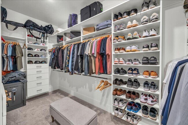 Building Photo - Beautiful 6-Bedroom, 5-Bathroom Home for Rent in Moorland Park