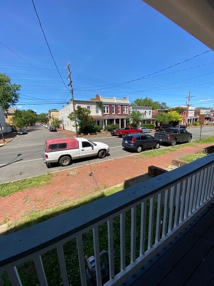 Building Photo - 1261 W Cary St