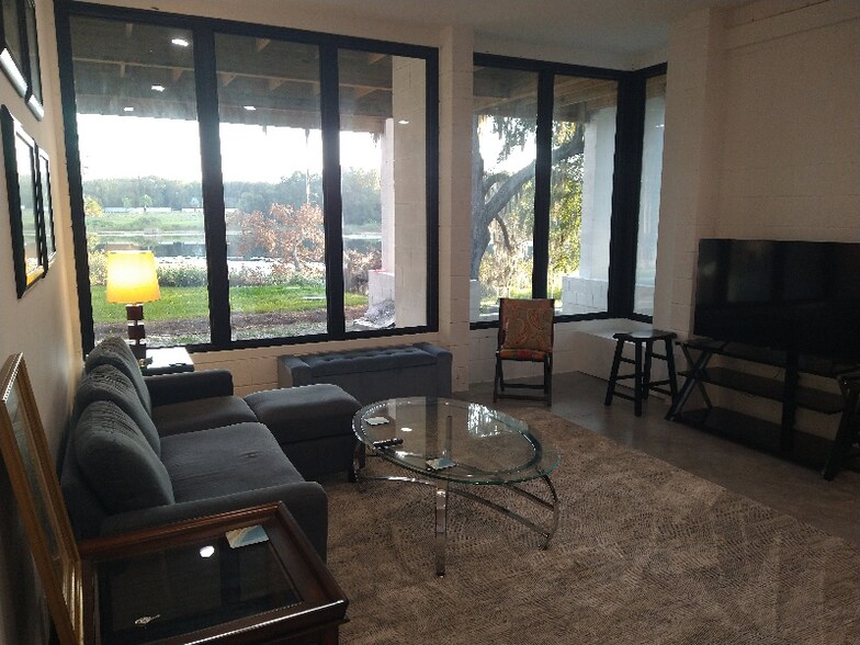 Building Photo - 2053 Carolina Ave